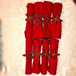 8 Red Flower Napkin Holders and Green Cloth Napkins Dining Pieces